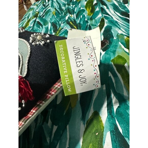 Jingles & Joy Christmas throw pillow - Picture 4 of 10